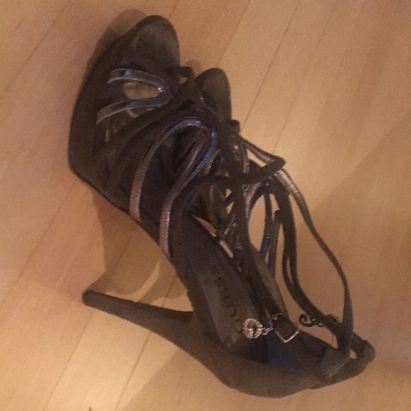 Shoes - Picture 3 of 3